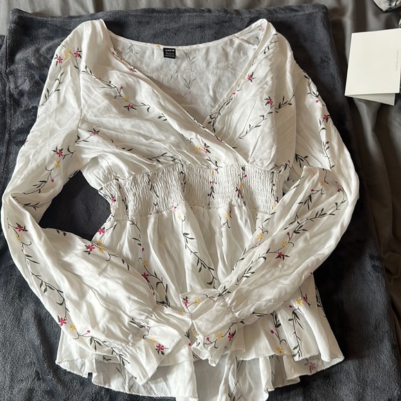 ❣️3/$30 SHEIN Ruffle Hem, Wrap, Shirred Waist top - Picture 7 of 7